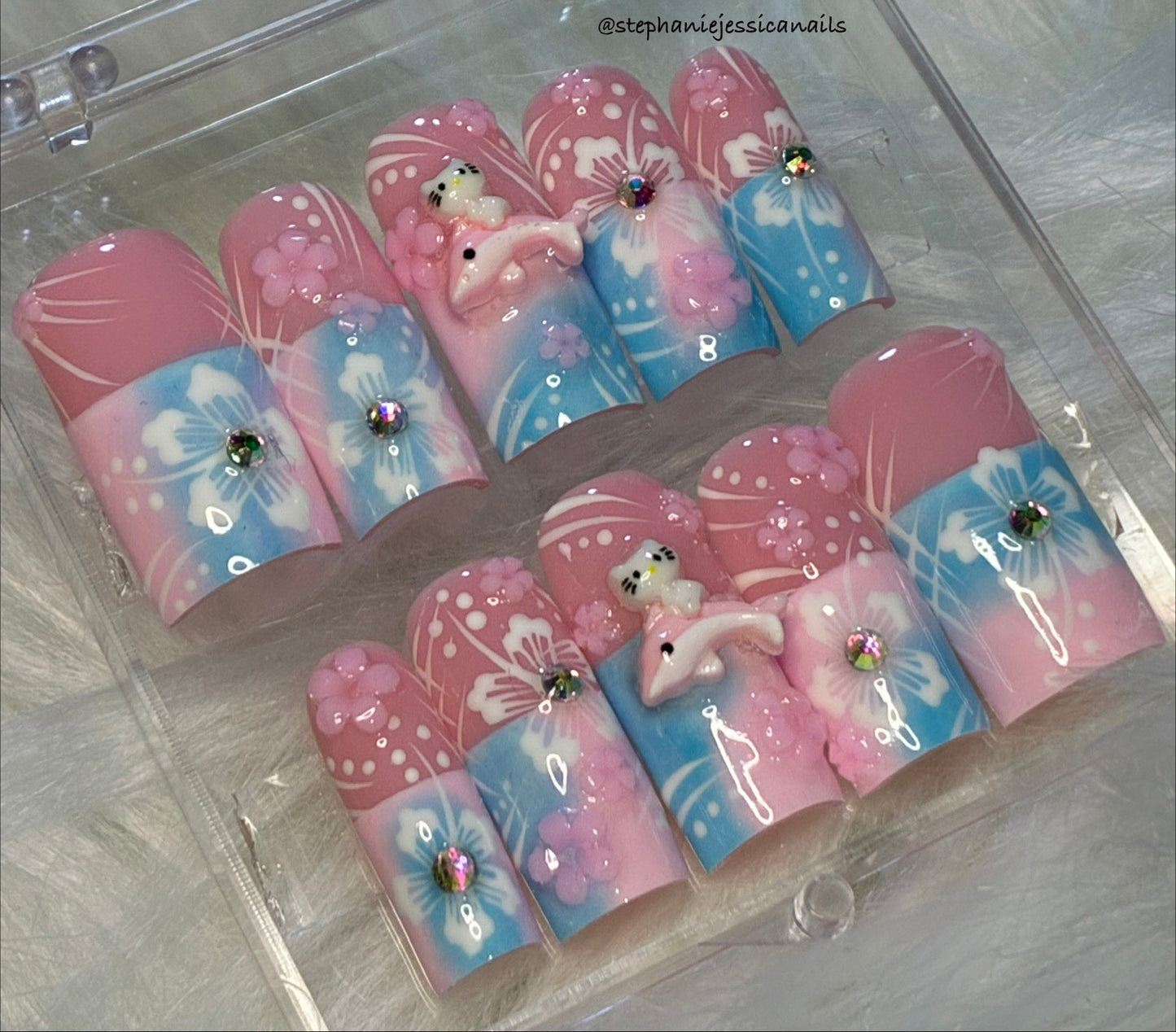 Hello Kitty Holiday