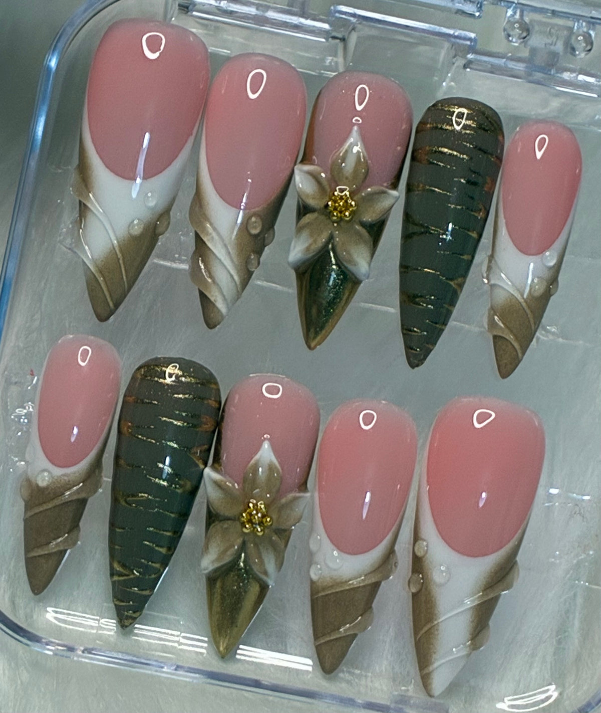 Khaki Cameo