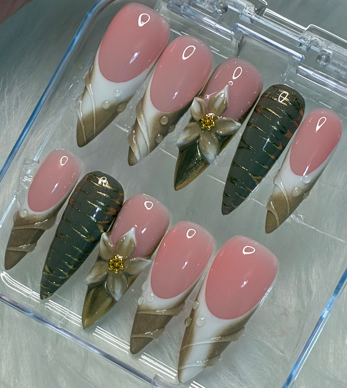Khaki Cameo