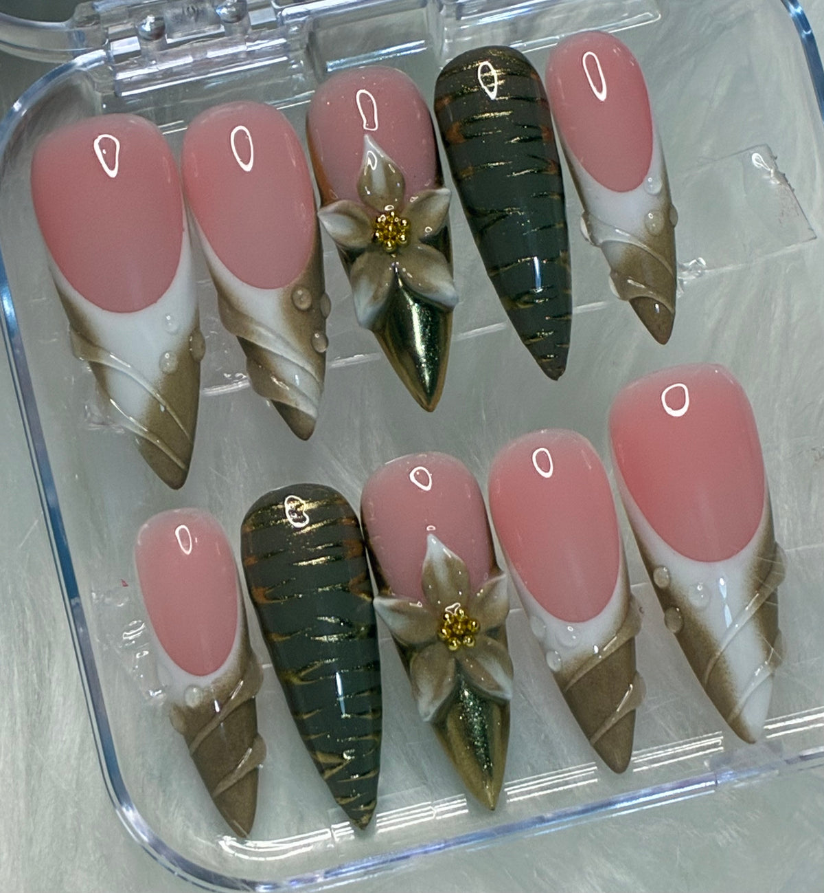 Khaki Cameo